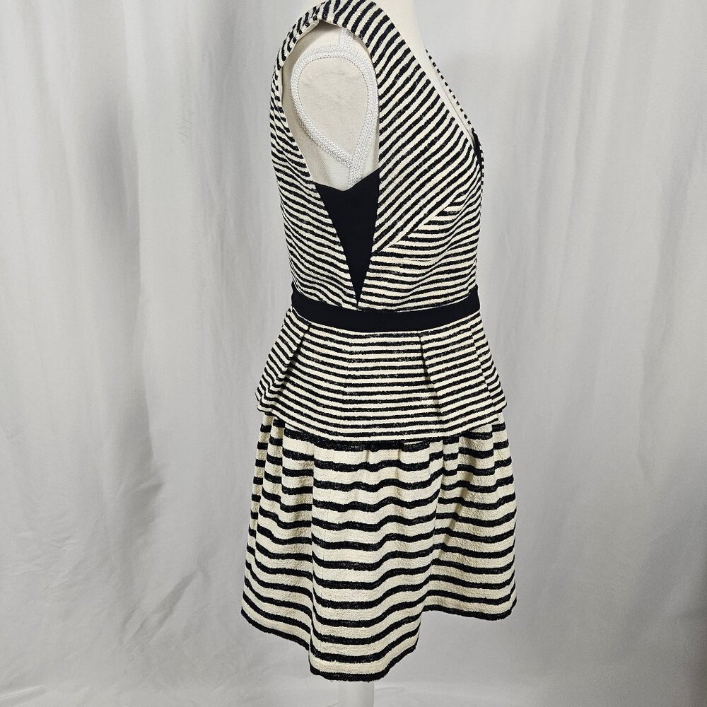 BCBGMAXAZRIA - Size: 10 - Dress photo 2