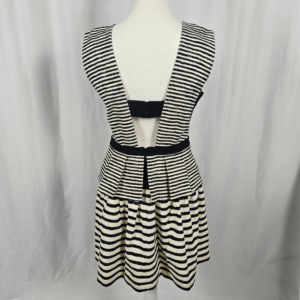 BCBGMAXAZRIA - Size: 10 - Dress photo 3