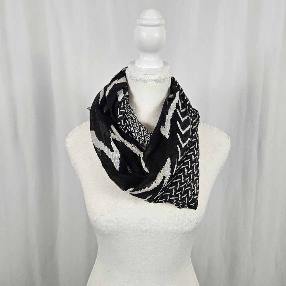 Chevron Black White Scarf photo 2
