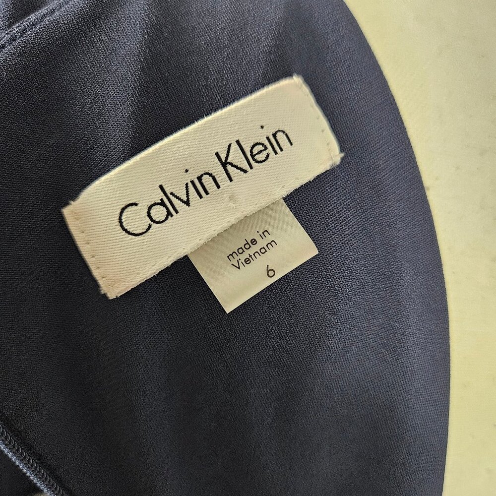 Calvin Klein - Size: 6 - Elegant Navy Dress photo 6