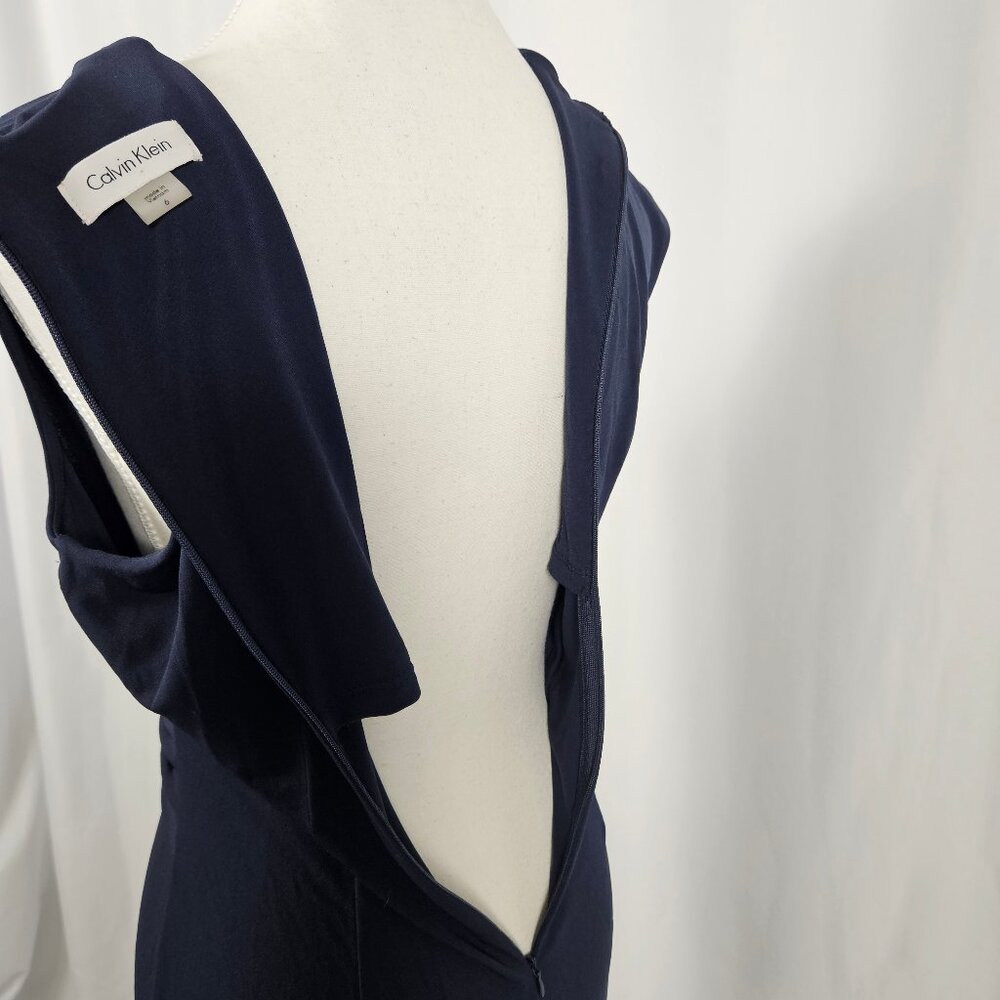 Calvin Klein - Size: 6 - Elegant Navy Dress photo 7