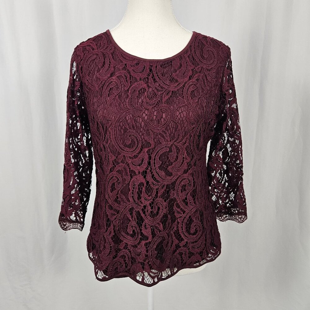 Adrianna Papell - Size: M - Burgundy Lace Top