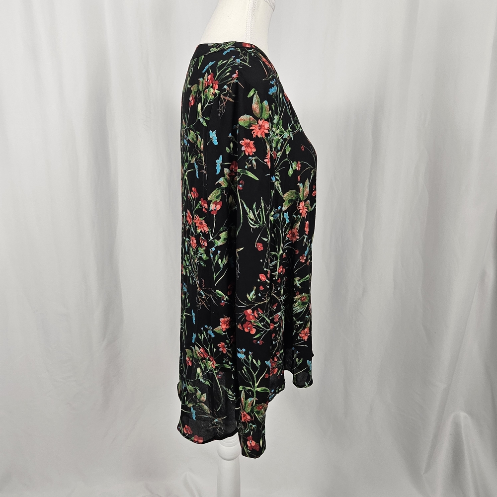 Floral V-Neck Women's Top Size Medium photo 4