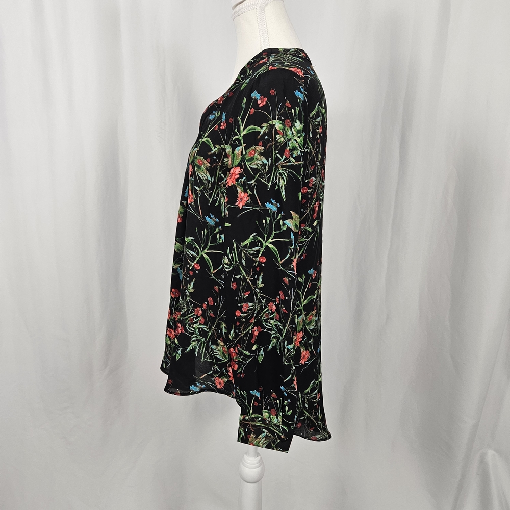 Floral V-Neck Women's Top Size Medium photo 6