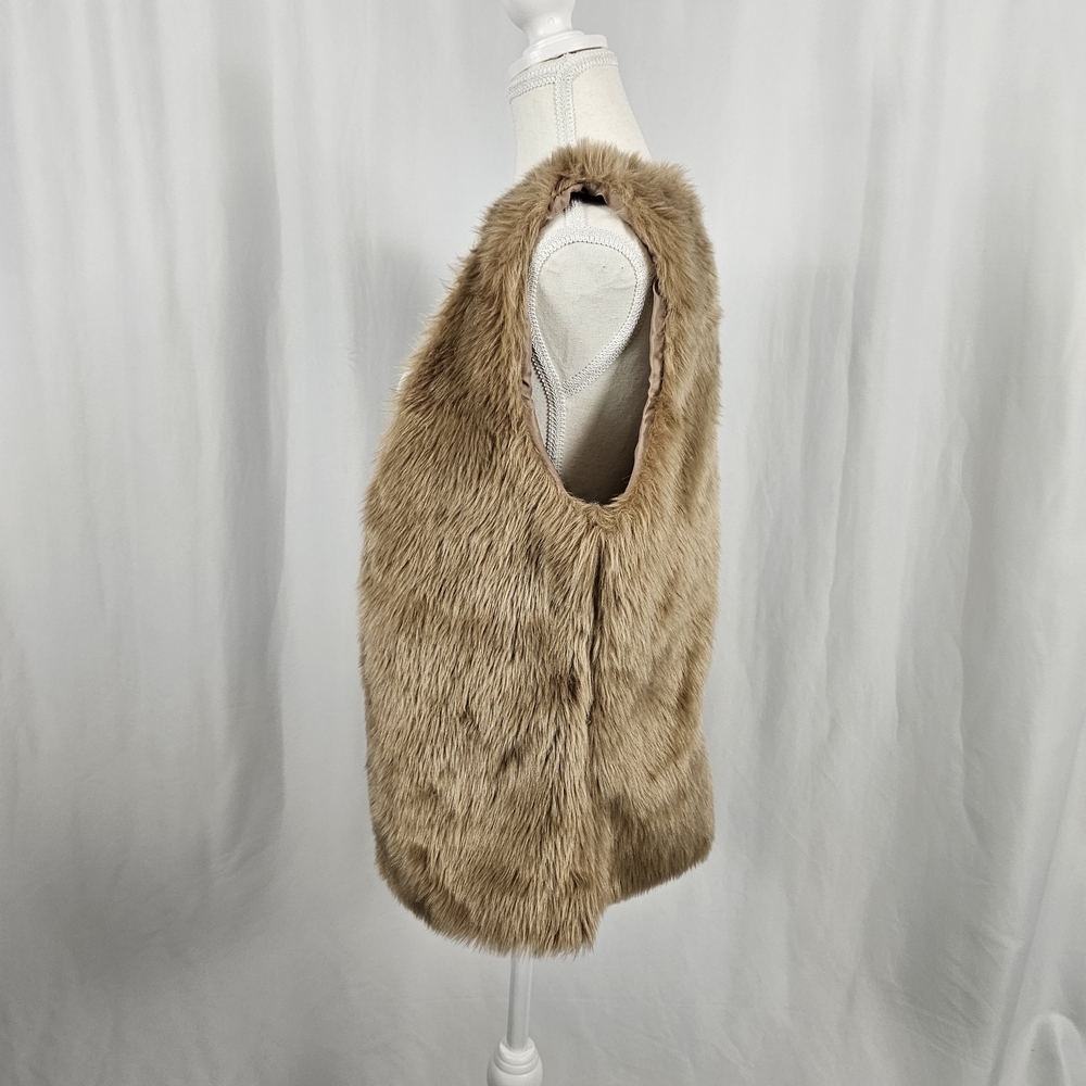 Women's Faux Fur Vest - Tan Size Medium photo 4