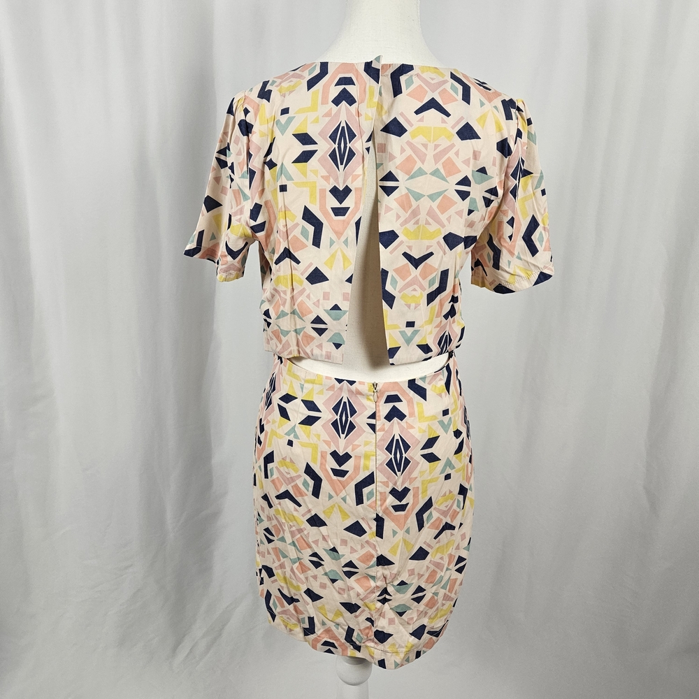 Geometric Patterned Short Sleeve Dress photo 2