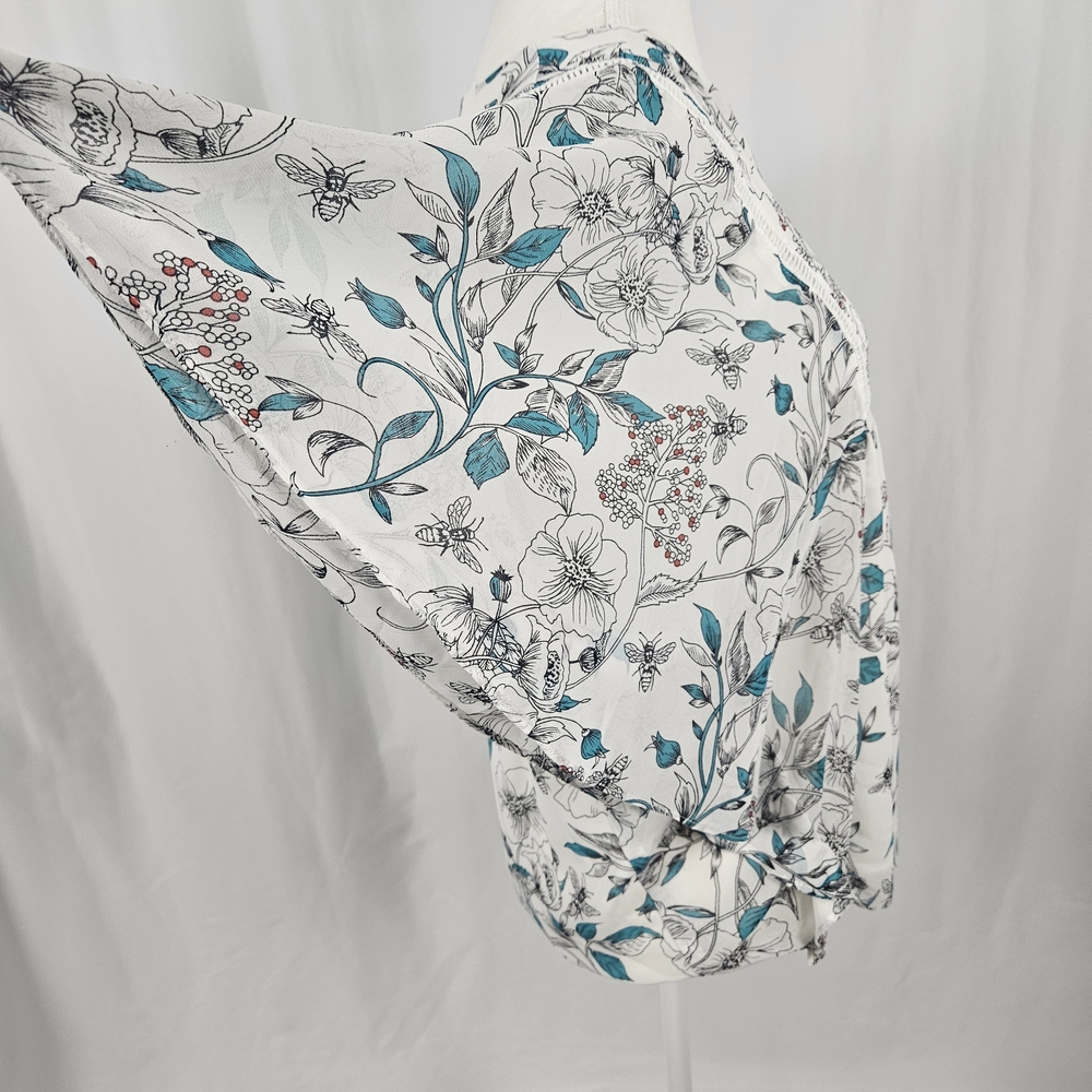 The Room White and Blue Floral Blouse Size Small photo 2