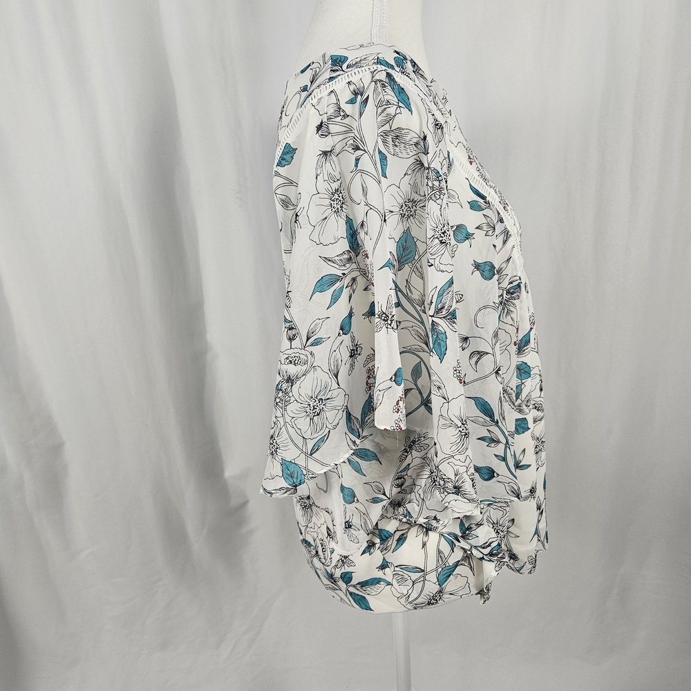 The Room White and Blue Floral Blouse Size Small photo 3