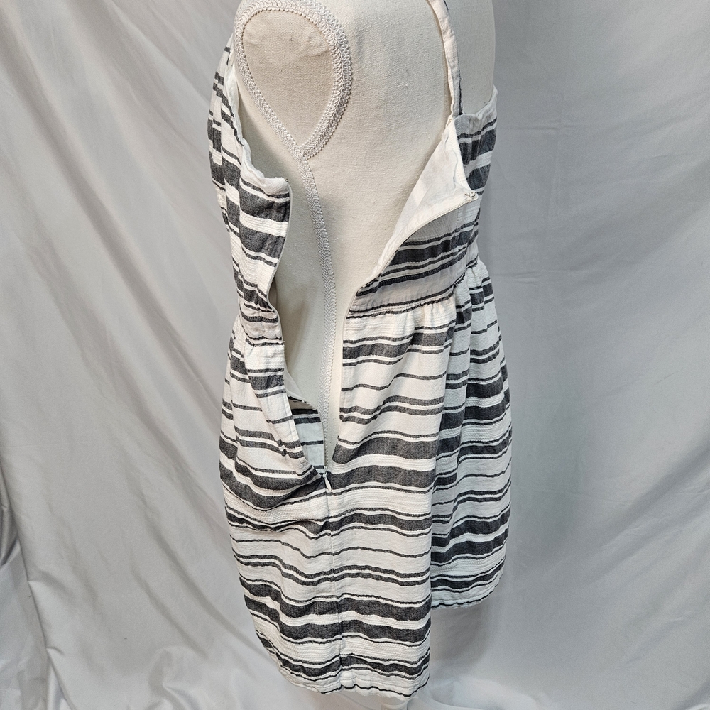 Striped Grey and White Women's Dress Size Medium photo 7