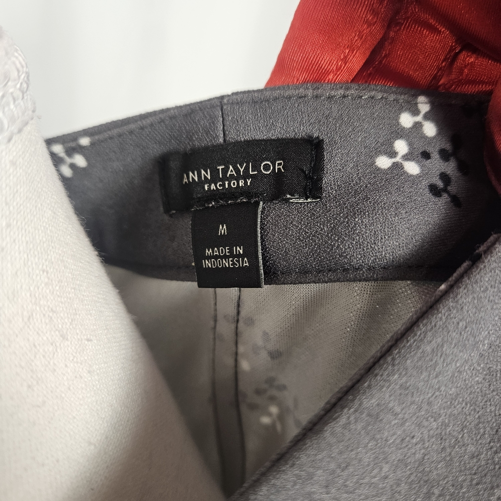 Ann Taylor Factory Gray Sleeveless Top with Floral Pattern Size M photo 5