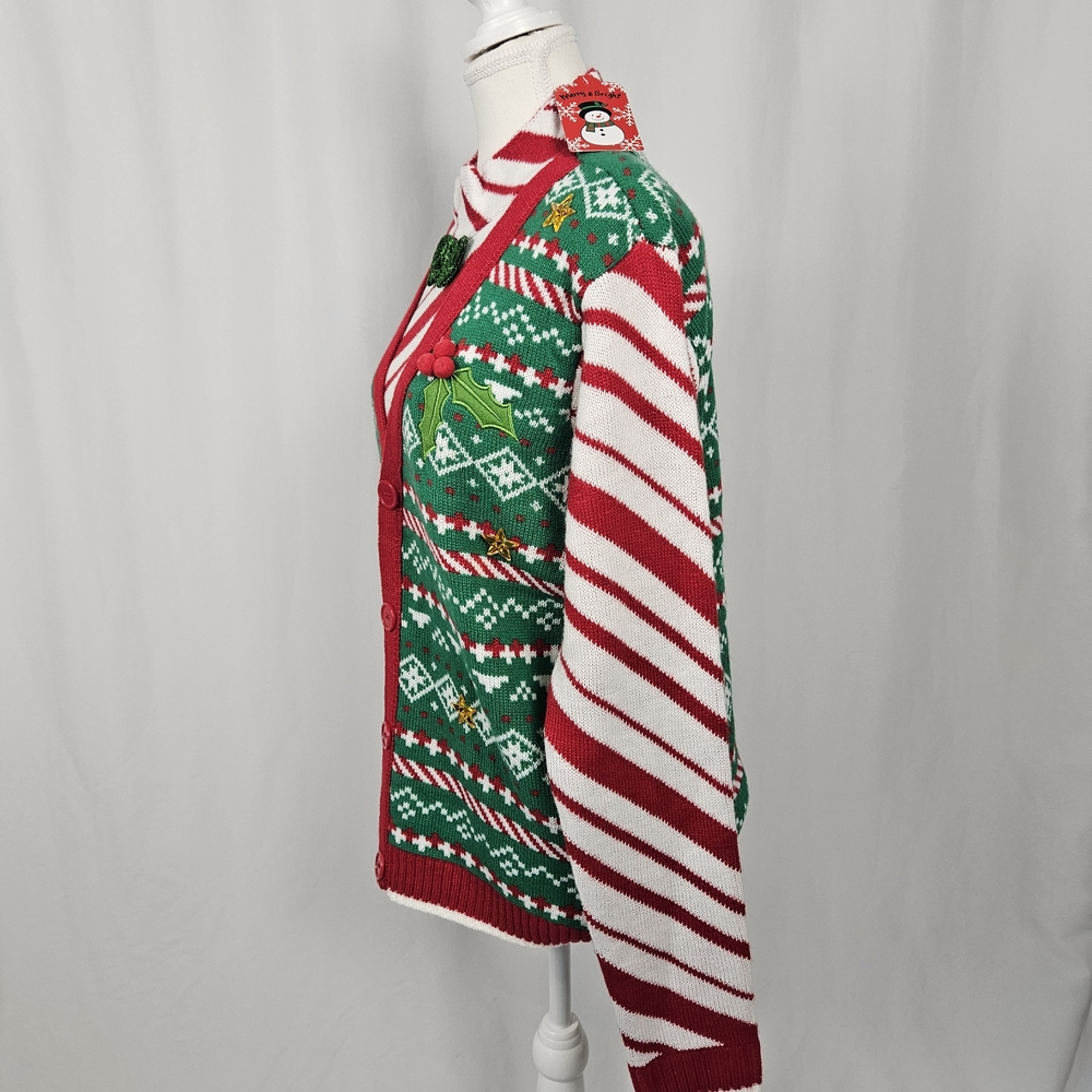 NWT Festive Red and Green Men's Sweater Size Medium photo 2