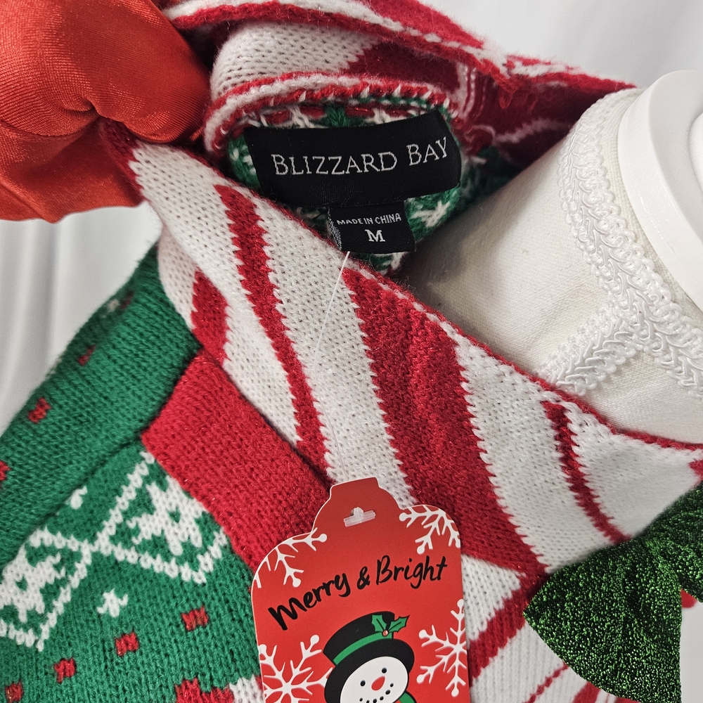 NWT Festive Red and Green Men's Sweater Size Medium photo 6