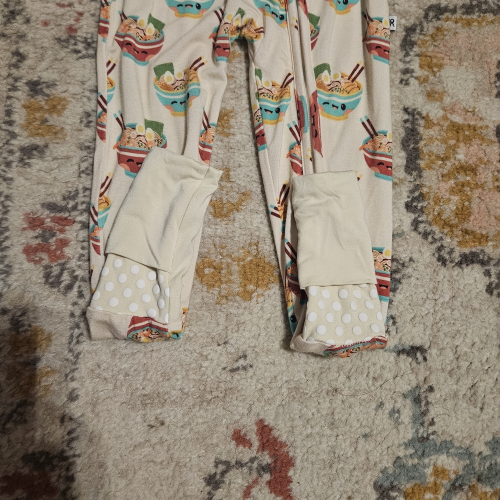 Bums and Roses Ramen Print Sleeper Size 2T photo 2