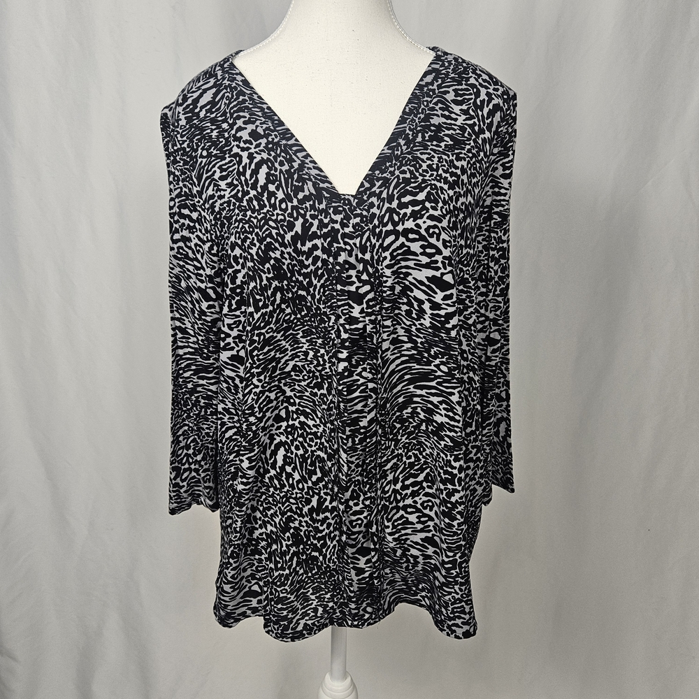 Dana Buchman Women's Black and White Animal Print Top Size XL photo 2