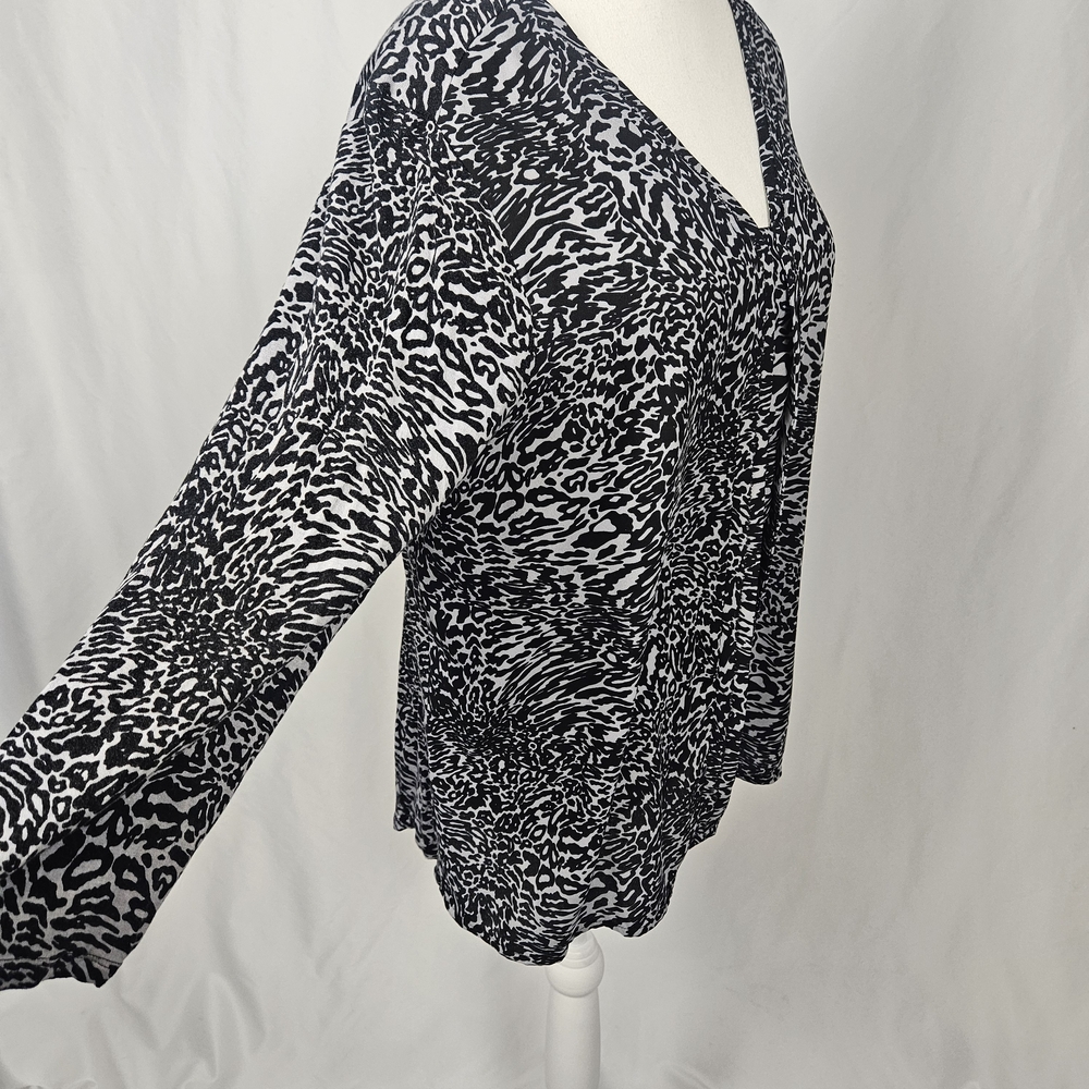 Dana Buchman Women's Black and White Animal Print Top Size XL photo 3