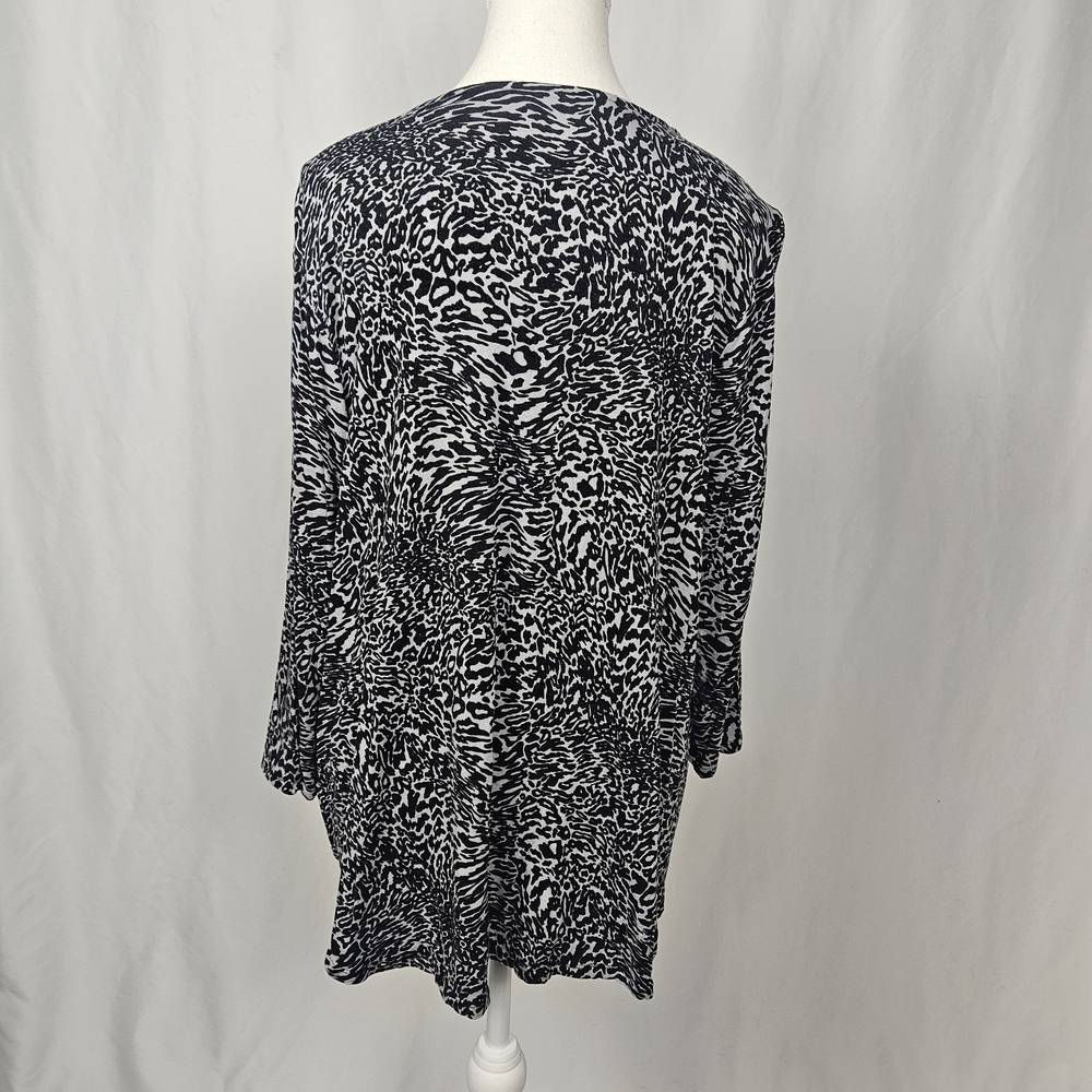 Dana Buchman Women's Black and White Animal Print Top Size XL photo 6