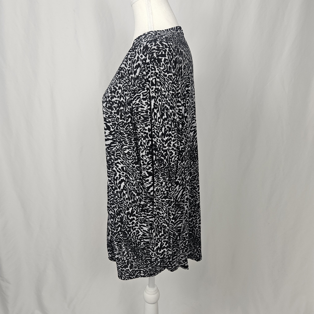 Dana Buchman Women's Black and White Animal Print Top Size XL photo 7