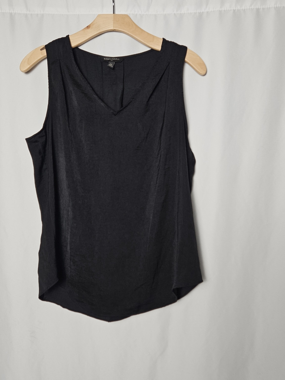 Banana Republic Black V-Neck Sleeveless Tank Top