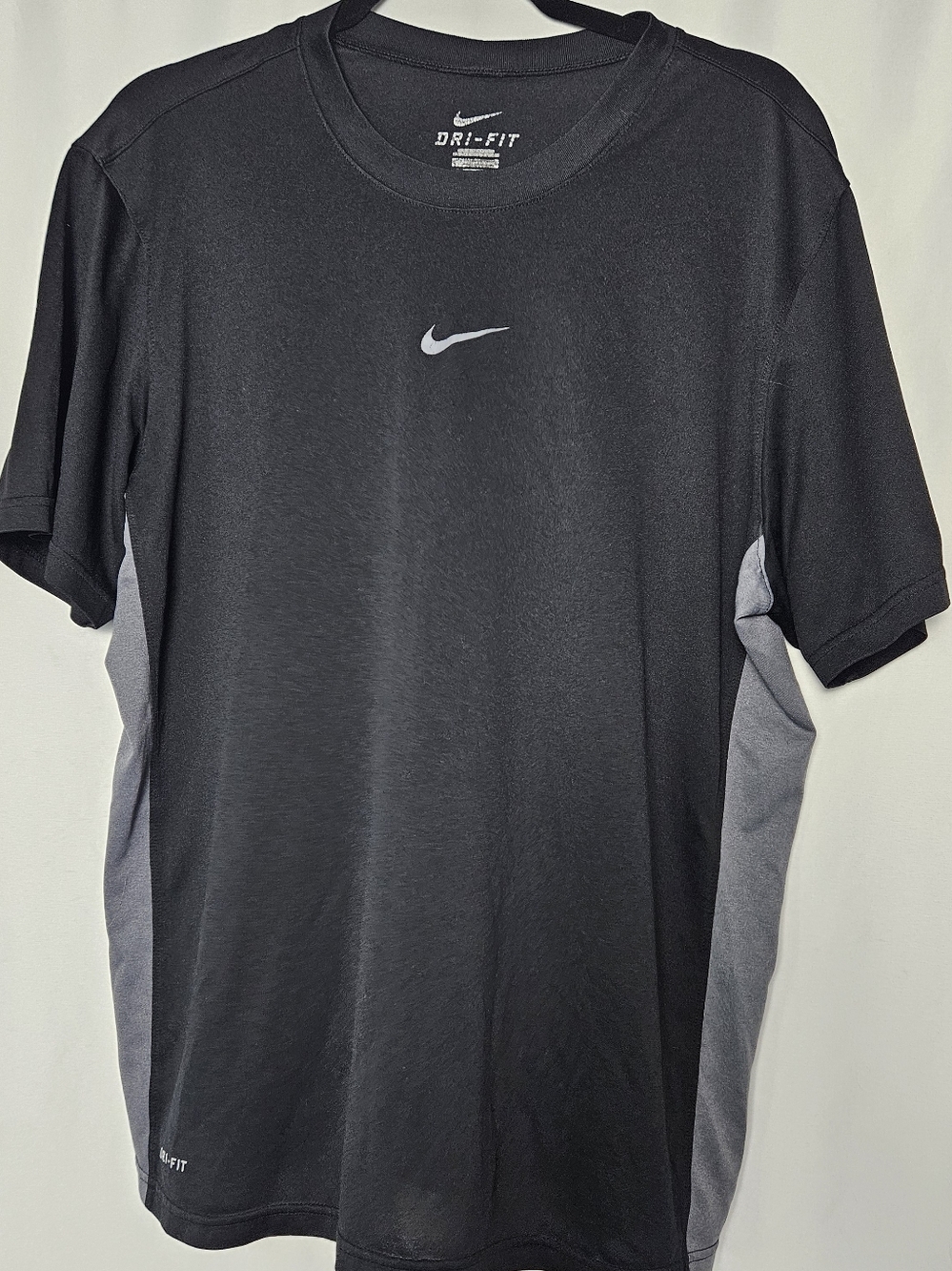 Nike Men's Black Short-Sleeve Dri-FIT Athletic Tee with Gray Panels Size Large