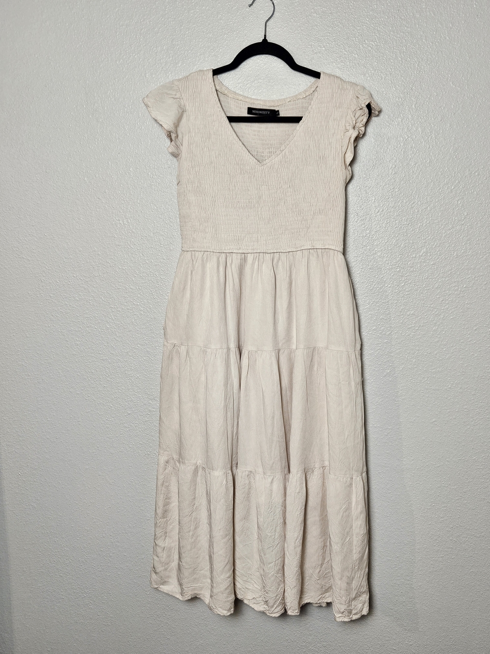 Women’s Cream V-Neck Tiered Maxi Dress with Ruffle Sleeves Size Large
