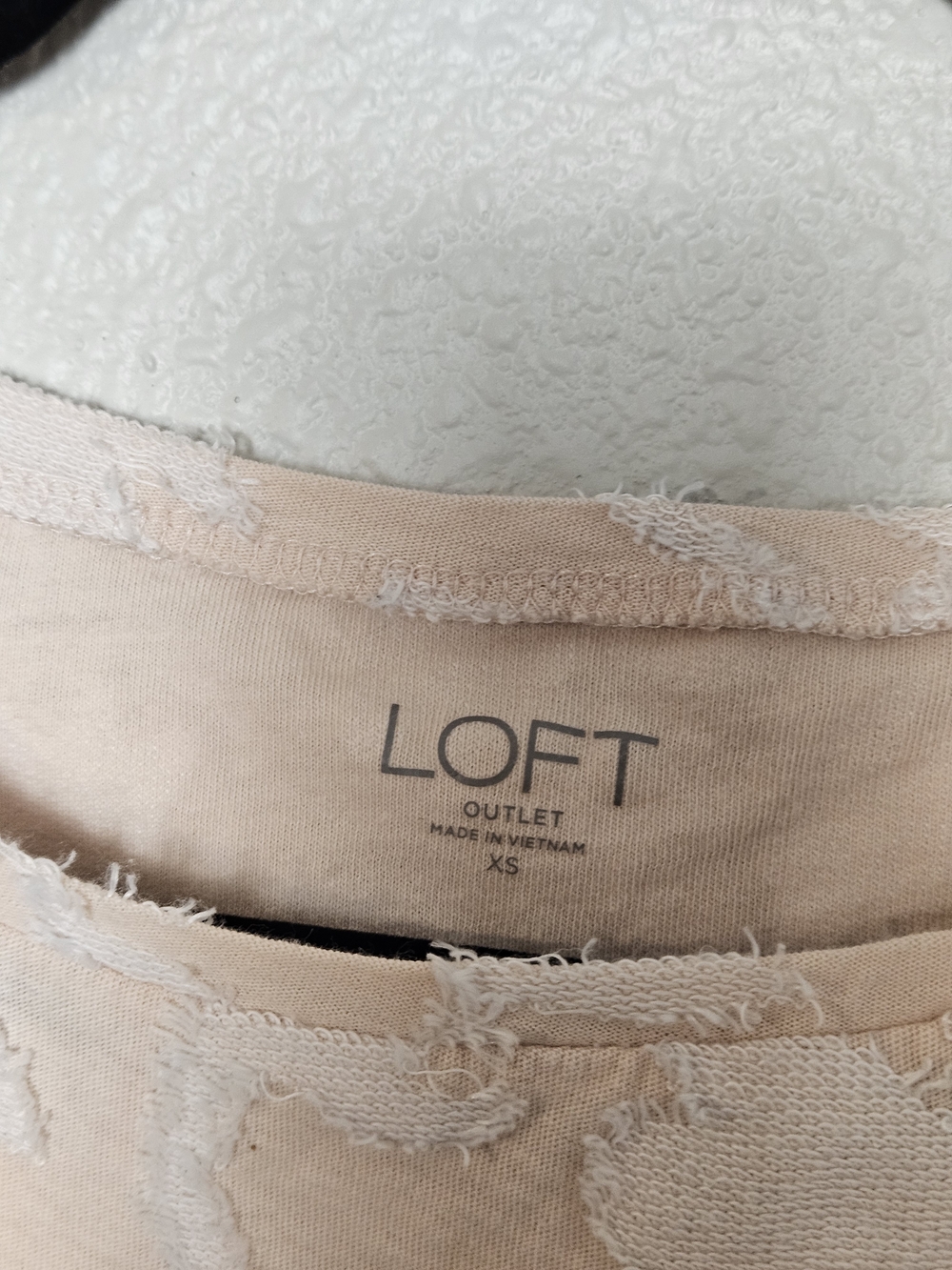 LOFT Pale Pink and White Floral Short Sleeve Tee photo 2