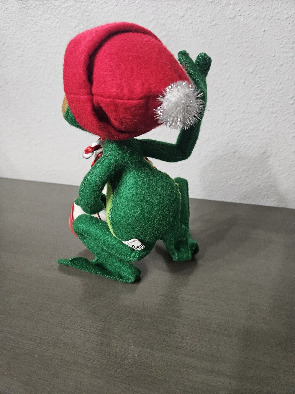 Annalee Green Frog with Red Hat and Red Bucket 2007 photo 2