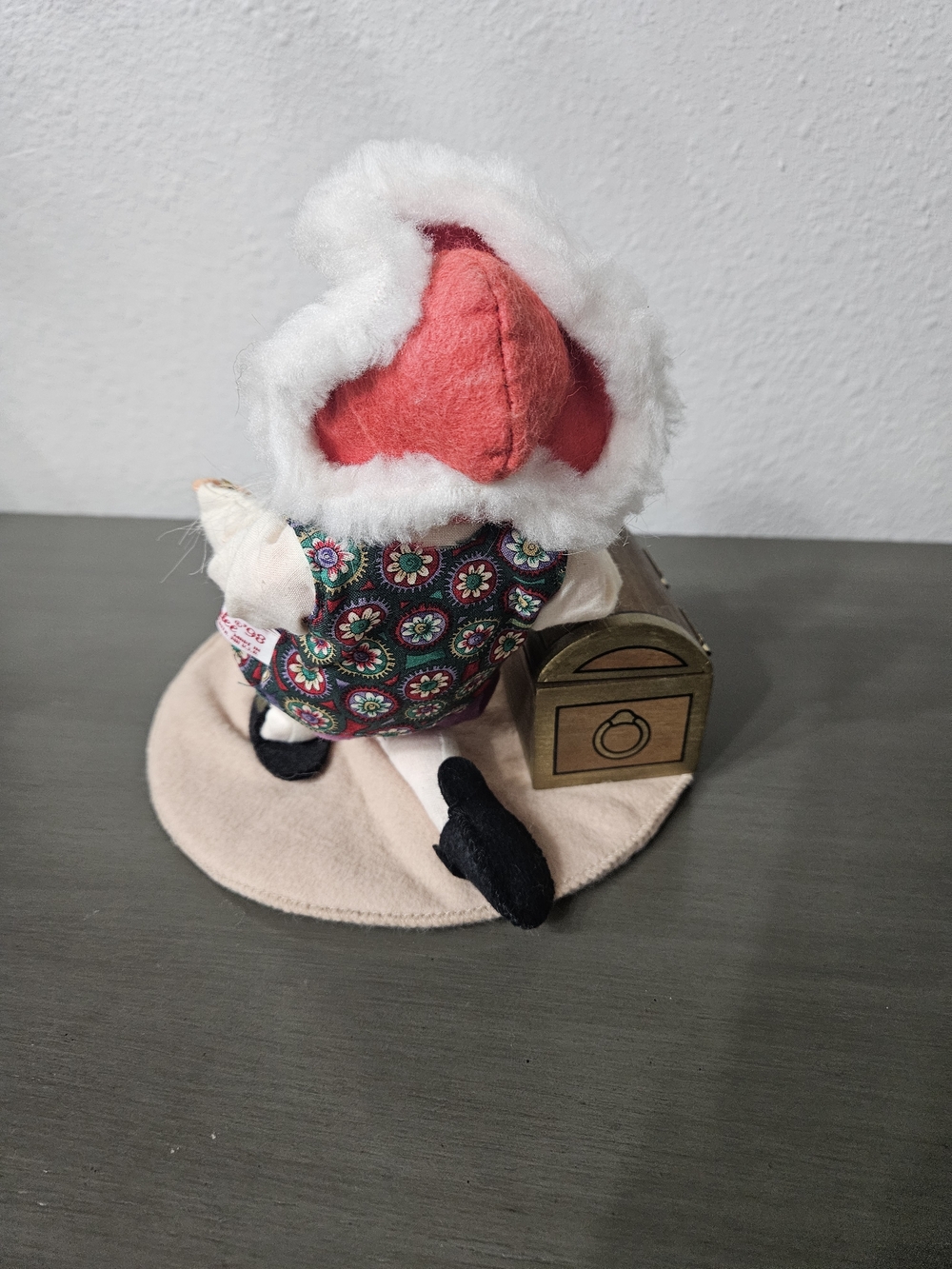 Annalee Vintage Red-Hat Pirate Plush with Purple Outfit and Treasure Chest 1998 photo 3