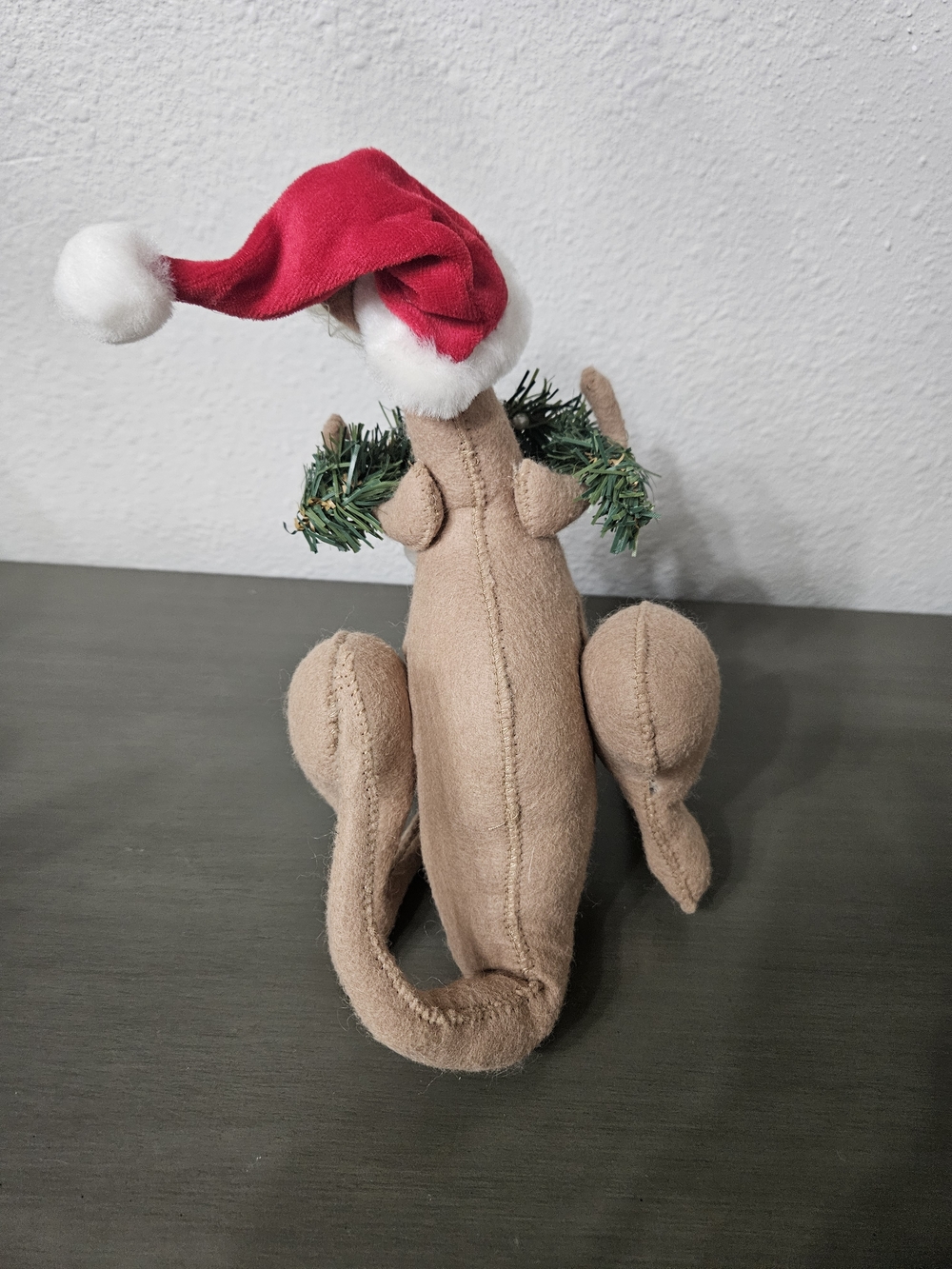 Annalee Brown Kangaroo and Baby with Red Santa Hat and Green Wreath 2009 photo 3