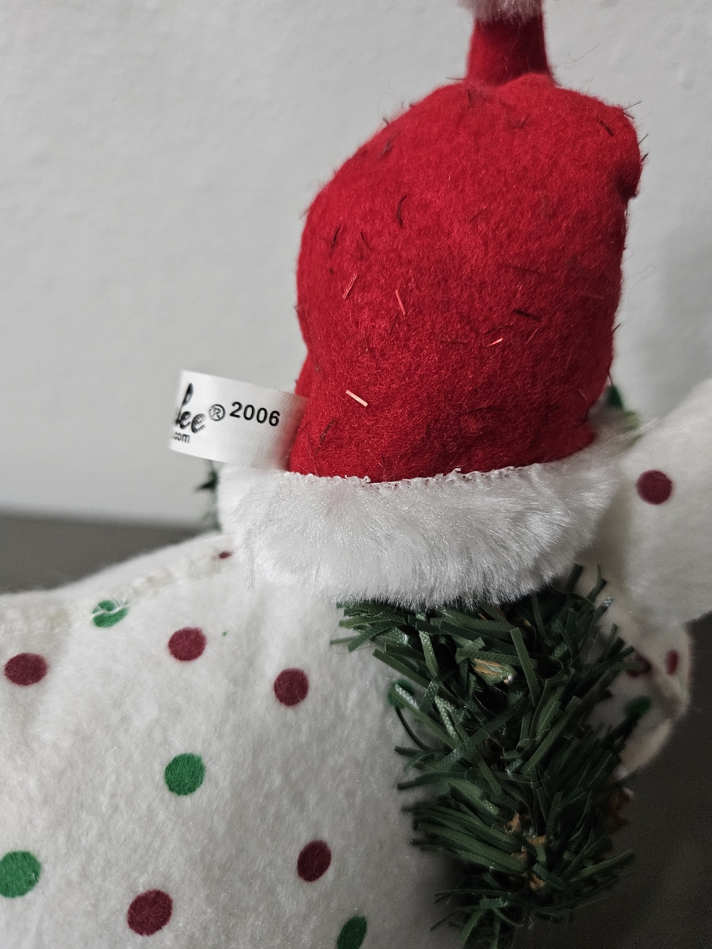 Annalee White Polka Dot Pig with Red Santa Hat and Green Wreath 2006 photo 4