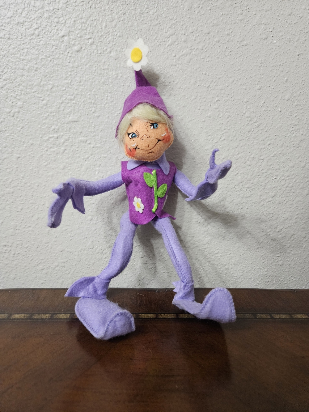 Annalee Purple Lavender Elf with Daisy Hat and Leaf Appliqué