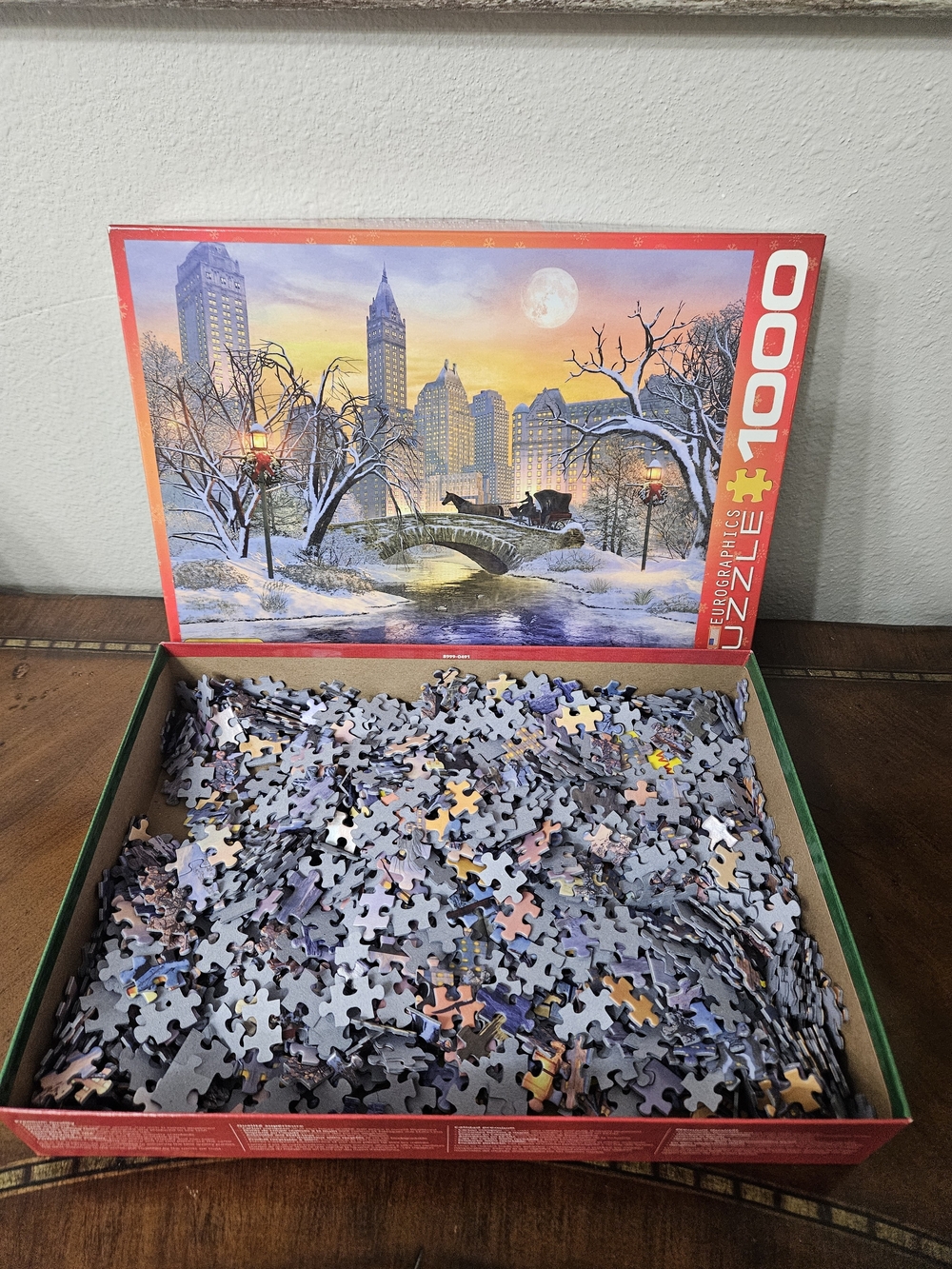 Christmas Eve in New York City 1000-Piece Puzzle - Red Box photo 3