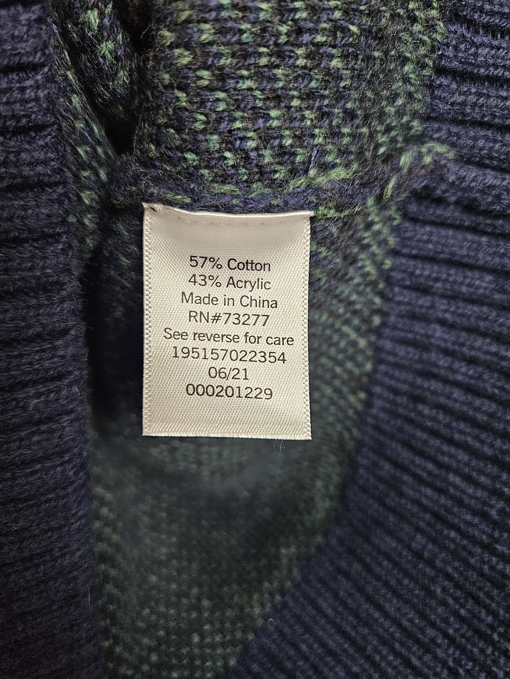 croft & barrow Navy and Green Plaid Crewneck Sweater Size Medium photo 3