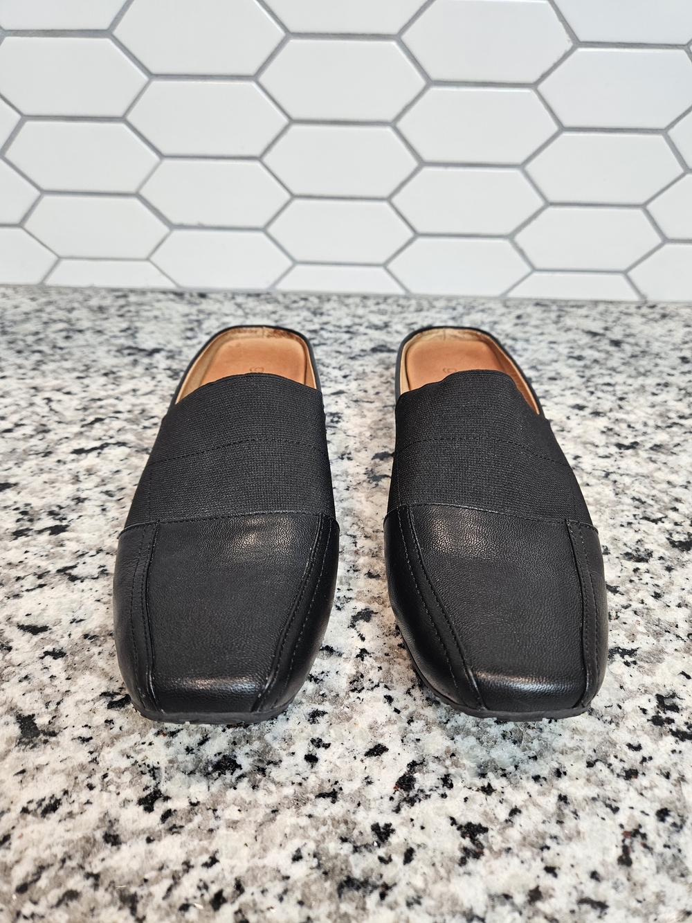 Gentle Souls by Kenneth Cole Women's Black Slip-On Mules Clogs Size 7.5 photo 2