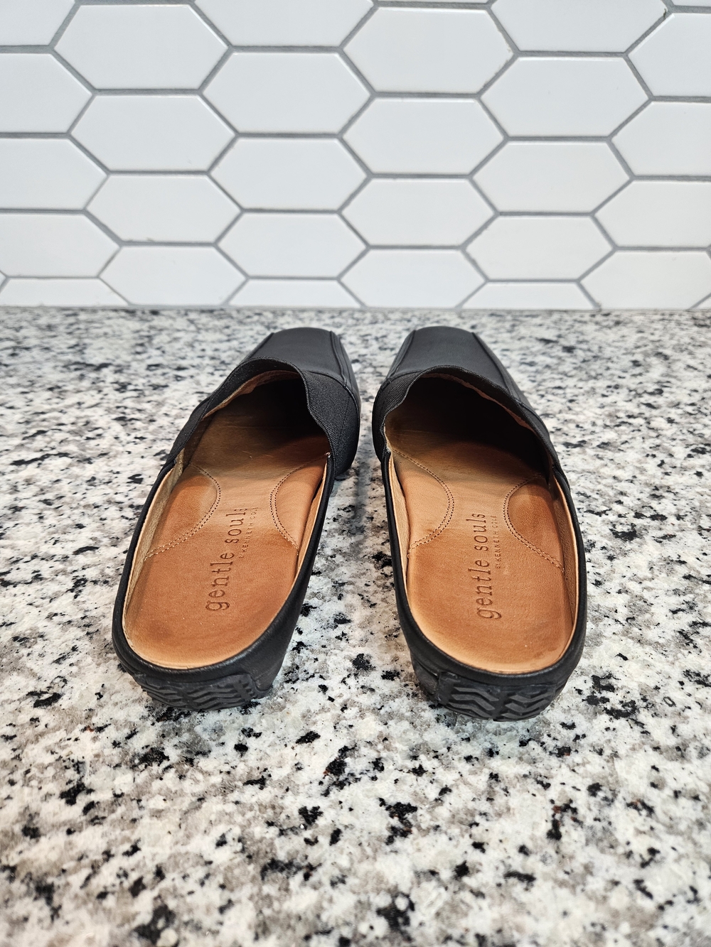 Gentle Souls by Kenneth Cole Women's Black Slip-On Mules Clogs Size 7.5 photo 3
