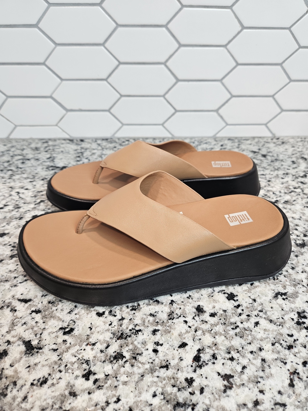 FitFlop Tan Platform Thong Sandals - Casual Comfort Size 7.5 photo 3
