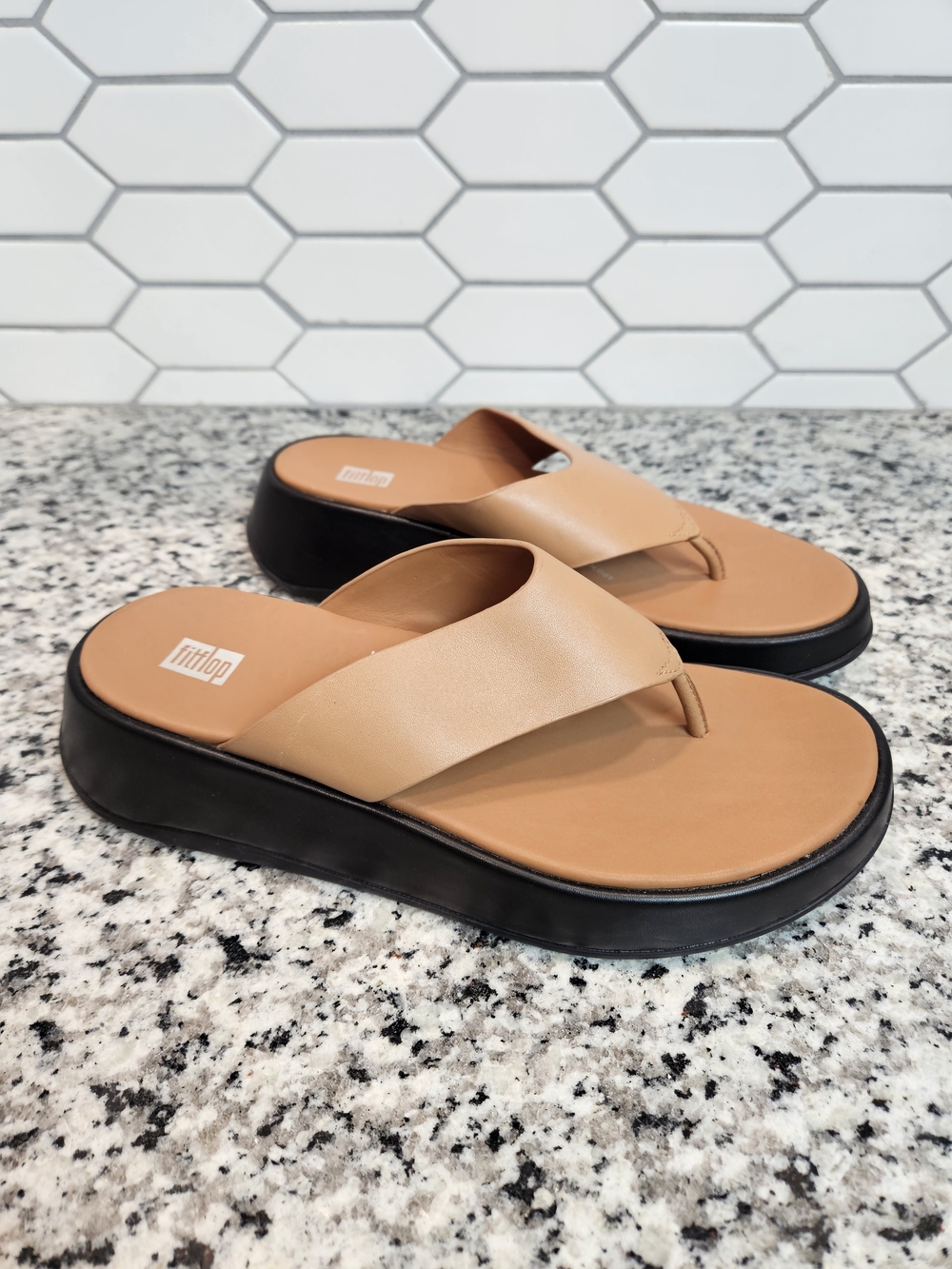 FitFlop Tan Platform Thong Sandals - Casual Comfort Size 7.5