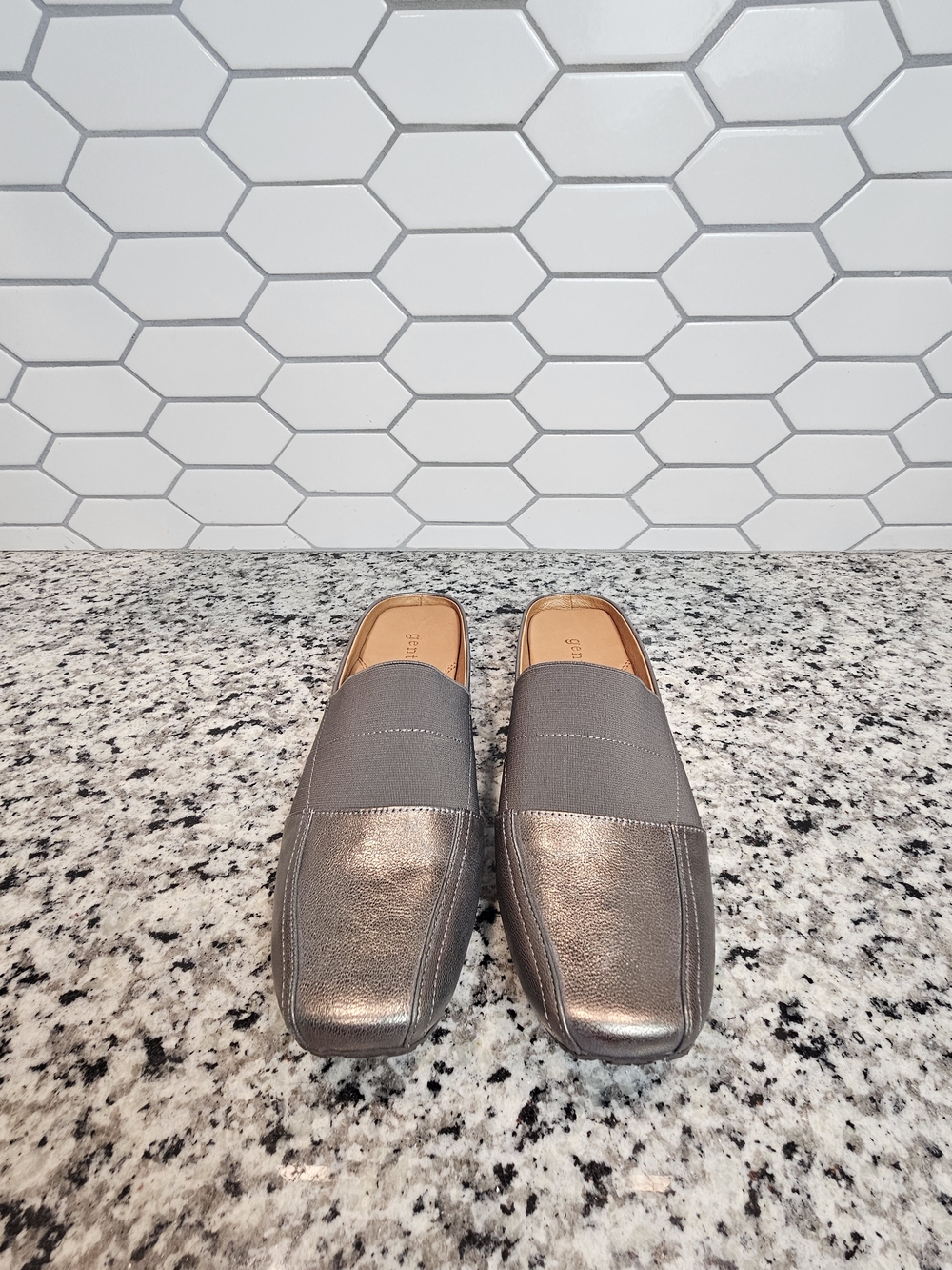 Gentle Souls by Kenneth Cole Women's Metallic Gray Slip-On Mules Size 7.5 photo 2