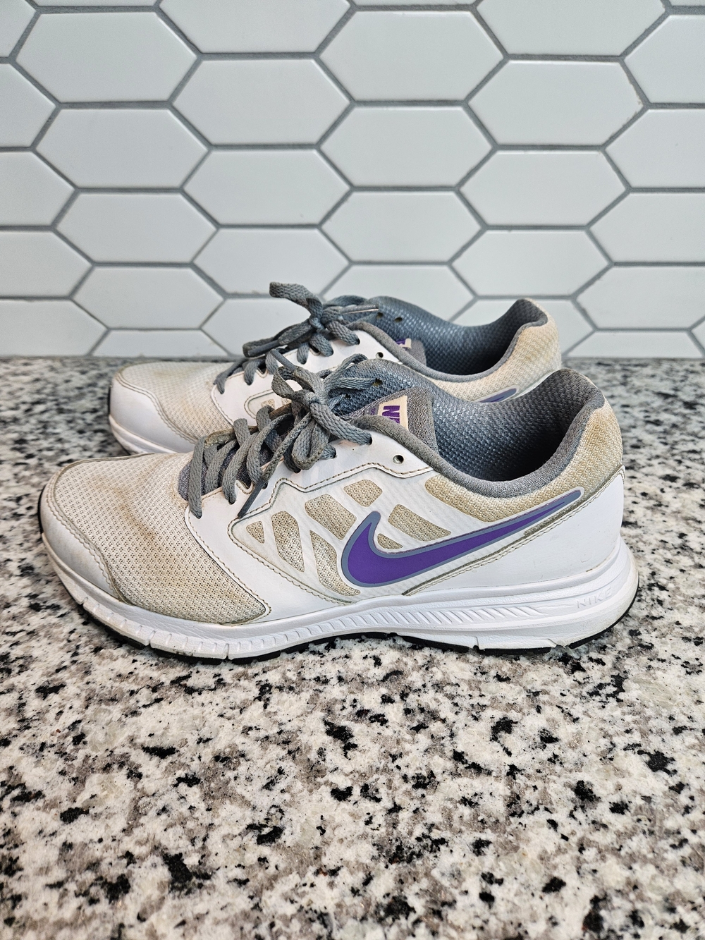Nike Women’s White & Purple Training Shoes Size 8.5 photo 3