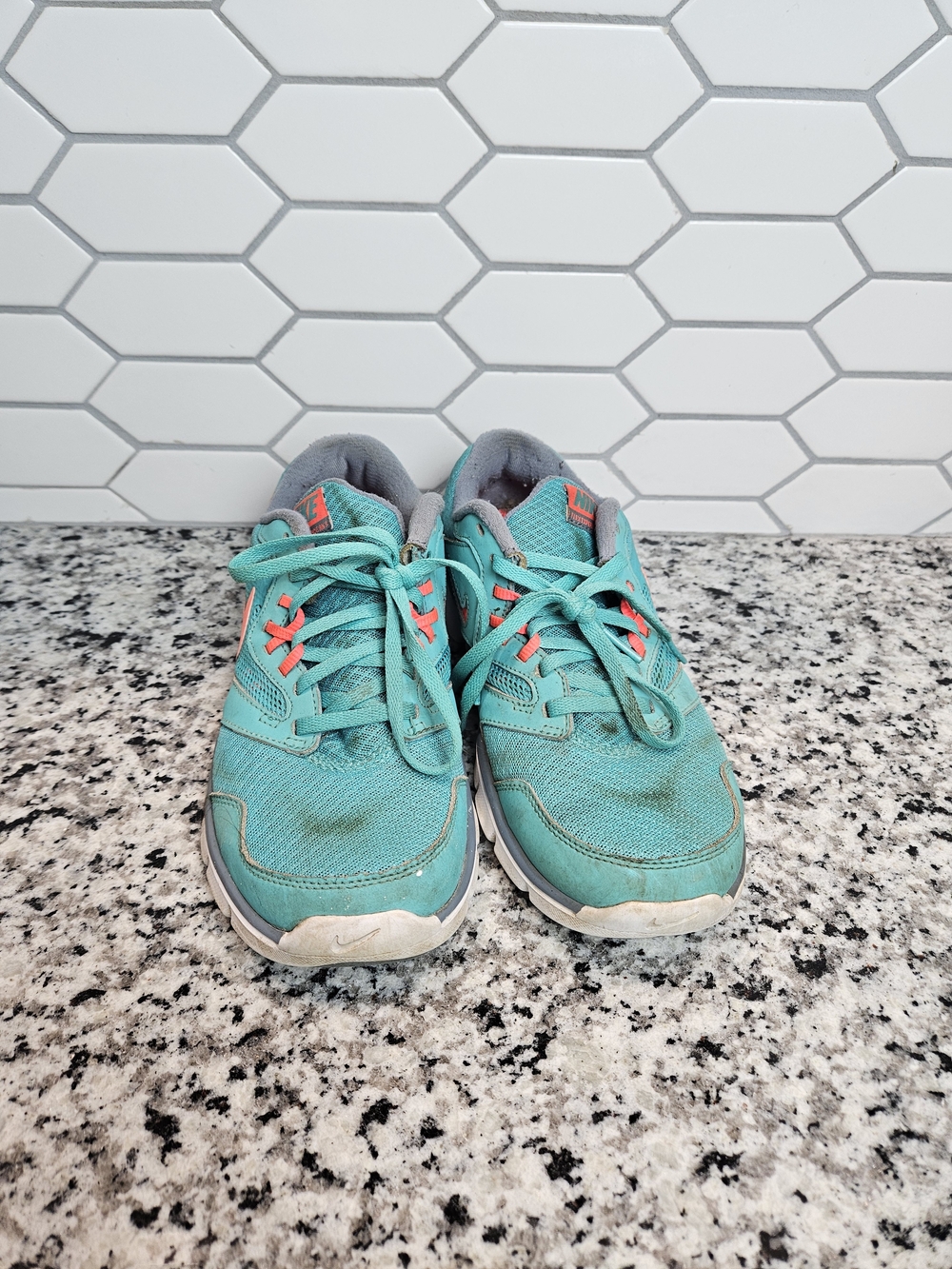 Nike Women's Teal and Coral Athletic Running Shoes Size 8 photo 2