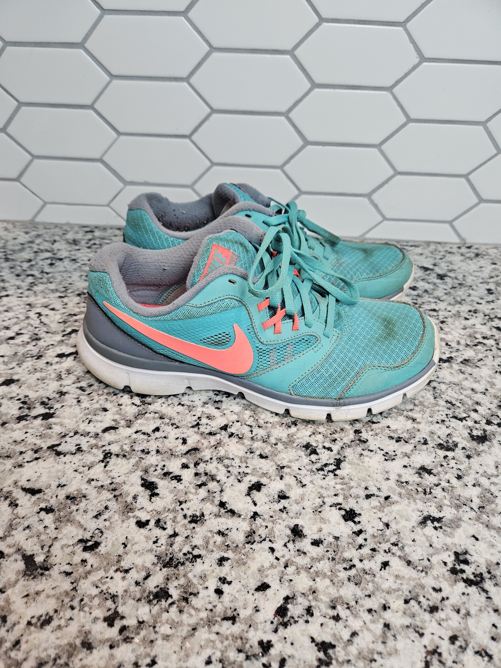Nike Women's Teal and Coral Athletic Running Shoes Size 8 photo 3