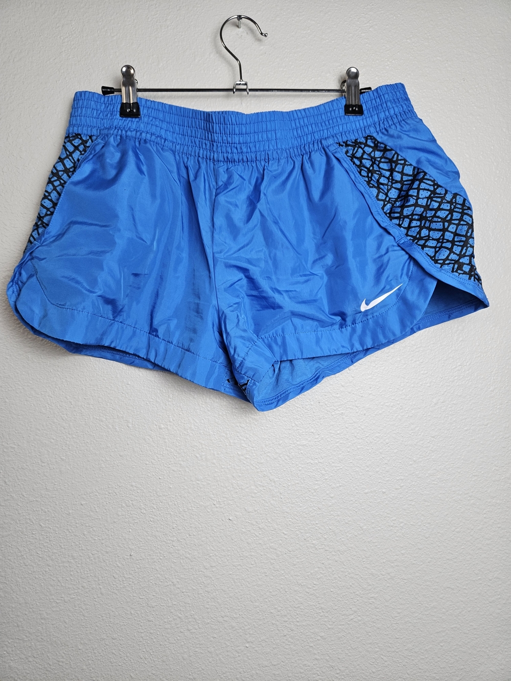 Nike Women’s Bright Blue Athletic Shorts with Black Geometric Trim Size L photo 2