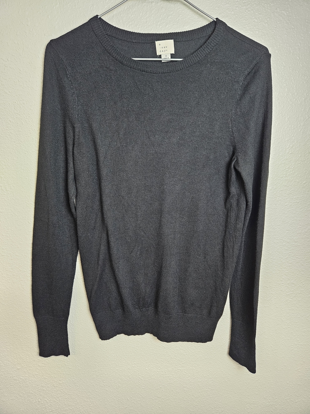 a new day Classic Black Crewneck Sweater Small