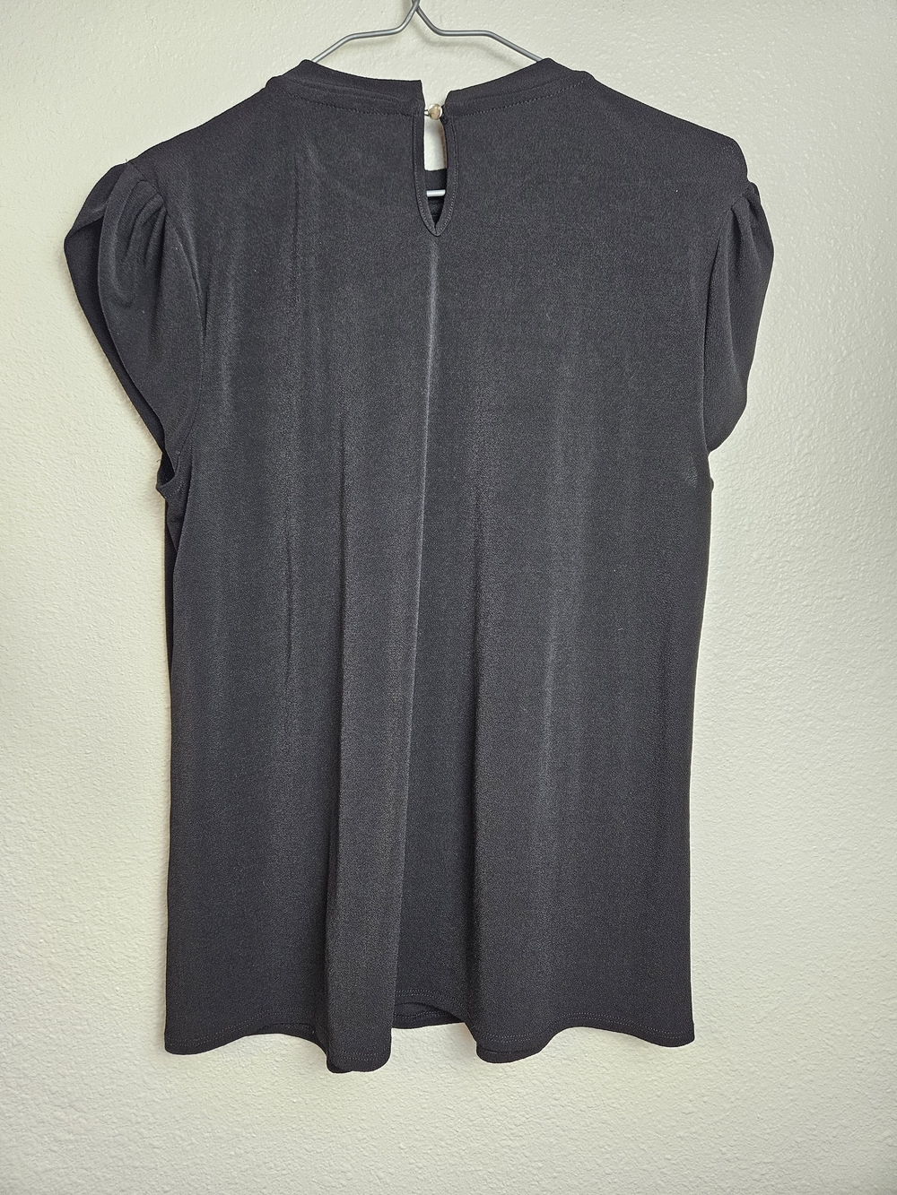 Elle Black Pleated Mock-Neck Cap-Sleeve Blouse Medium photo 3